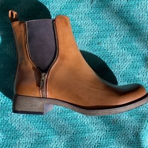 RocketDog Chelsea boots in Cognac